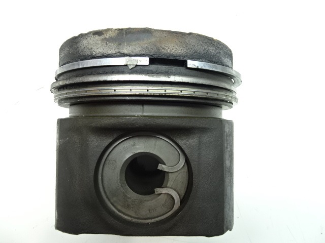 Piston, 4 cavitÉs de soupape