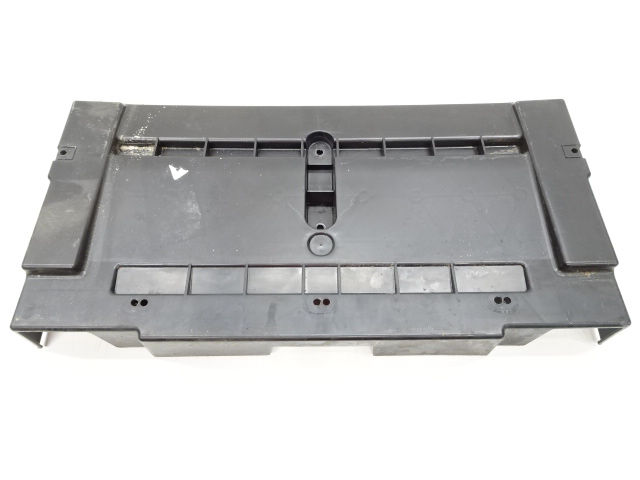 Filler plate right
