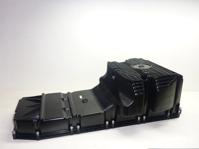 Plastic oil sump