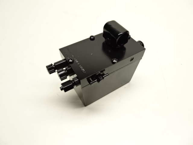 Cab tilting pump