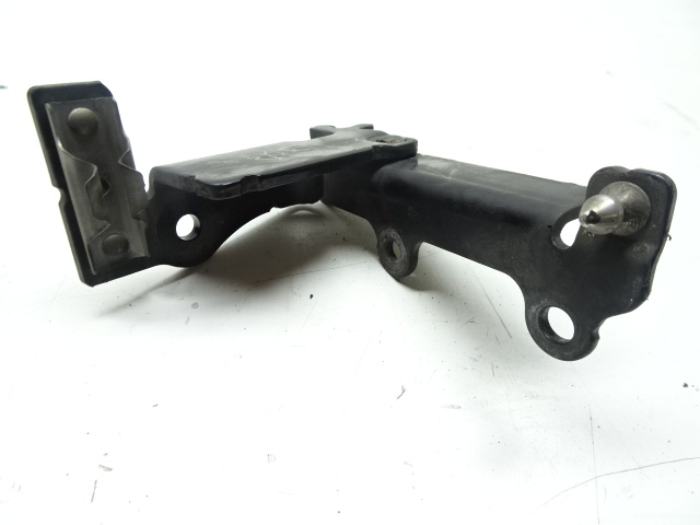 Hinge front grill, left