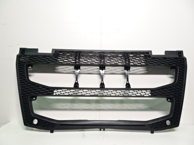 Front grill, lower